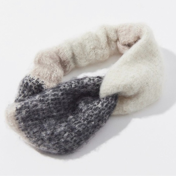Urban Outfitters Accessories - Urban Outfitters Gabby Twist Knit Headband In White & Grey NWT